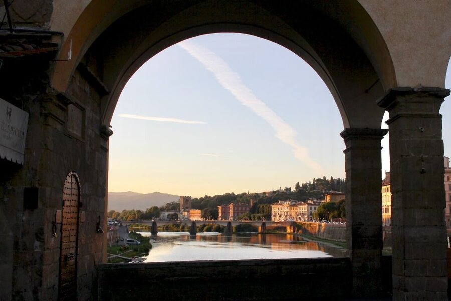 Florence: 2.5 hour Audio Guided Walking Tour led by Host - Santa Felicita, Ponte Vecchio, and the Vasari Corridor