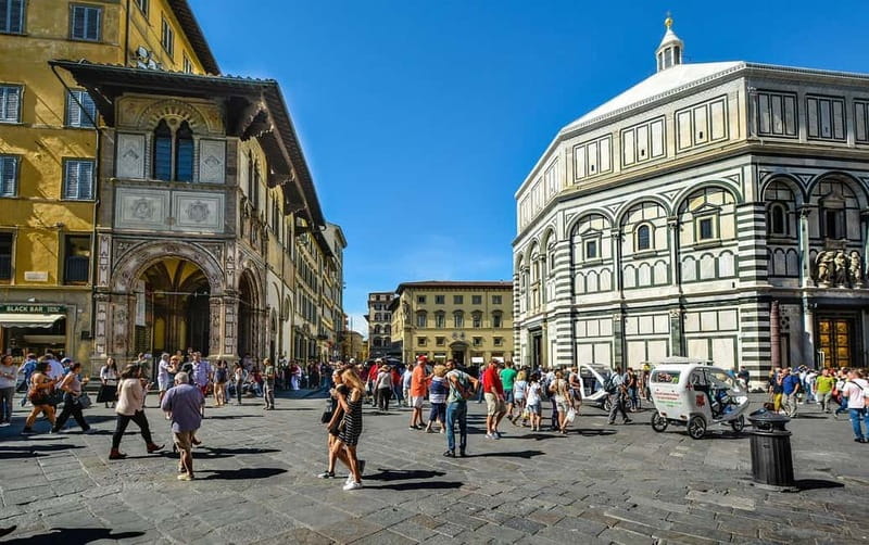 Florence: Duomo Cathedral Timed Entry Ticket & Audio App - Entering Santa Maria del Fiore with the audio app