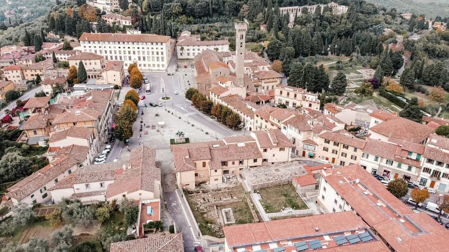 Florence: E-Vespa Rental with Smartphone Tour and Tasting - Following the app through Florence