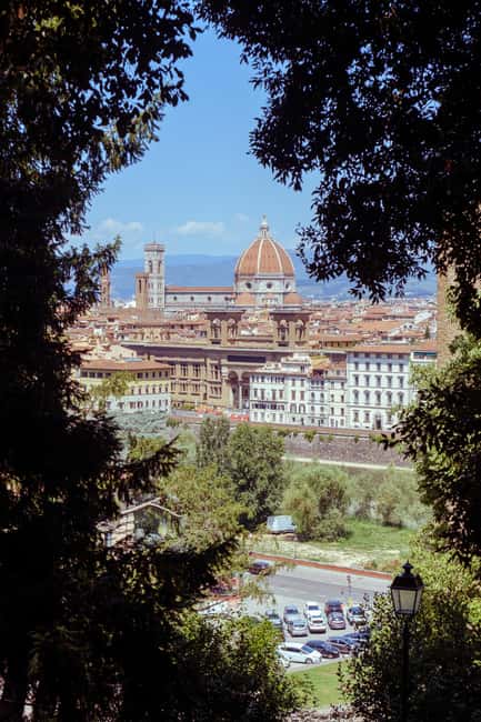 Florence: Eco-Friendly Golf Cart City Tour with Audio Guide - Why a golf cart works well in Florence