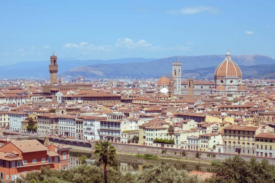 Florence: Eco-Friendly Golf Cart City Tour with Audio Guide - Palazzo Pitti and the Oltrarno side