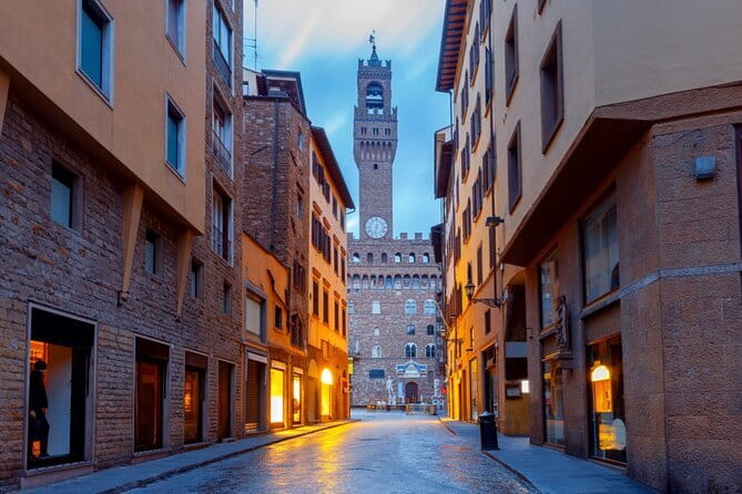 Florence Inferno: Dante’s Haunted Exploration Game and Tour - Playing at night in central Florence