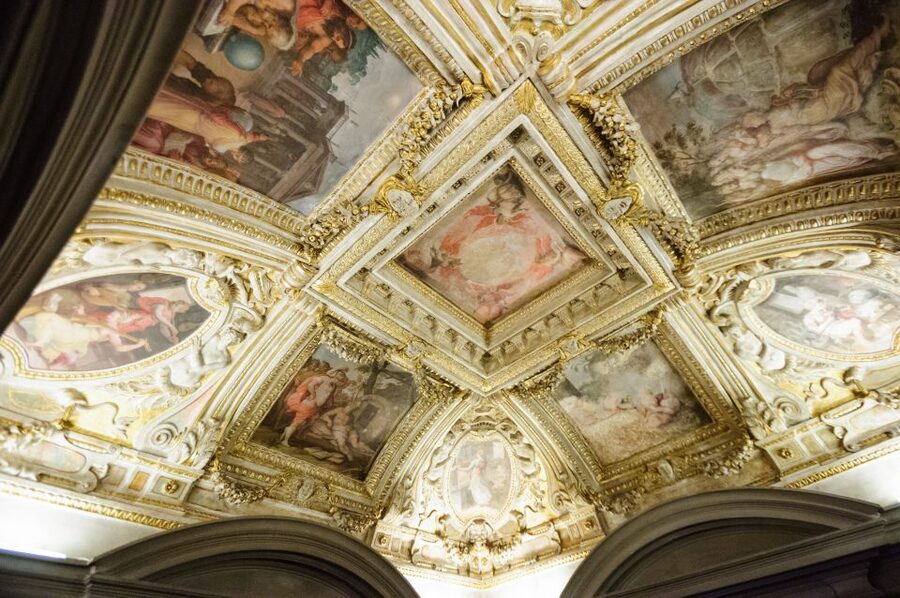 Florence: Palazzo Vecchio Entrance Ticket & Audioguide - The courtyard and first look inside