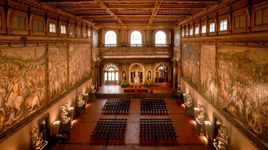 Florence:Palazzo Vecchio Skip-the-line Ticket & Audio Guide - Meeting the host beside David