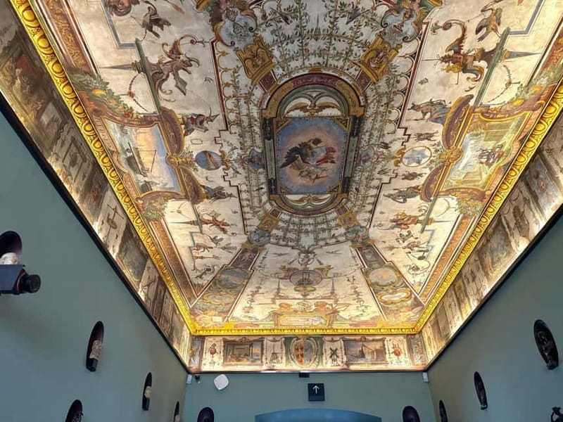 Florence: Uffizi Gallery Pre-Booked Entry & Agudio Guide APP - Caravaggio’s Medusa and Titian’s Venus of Urbino
