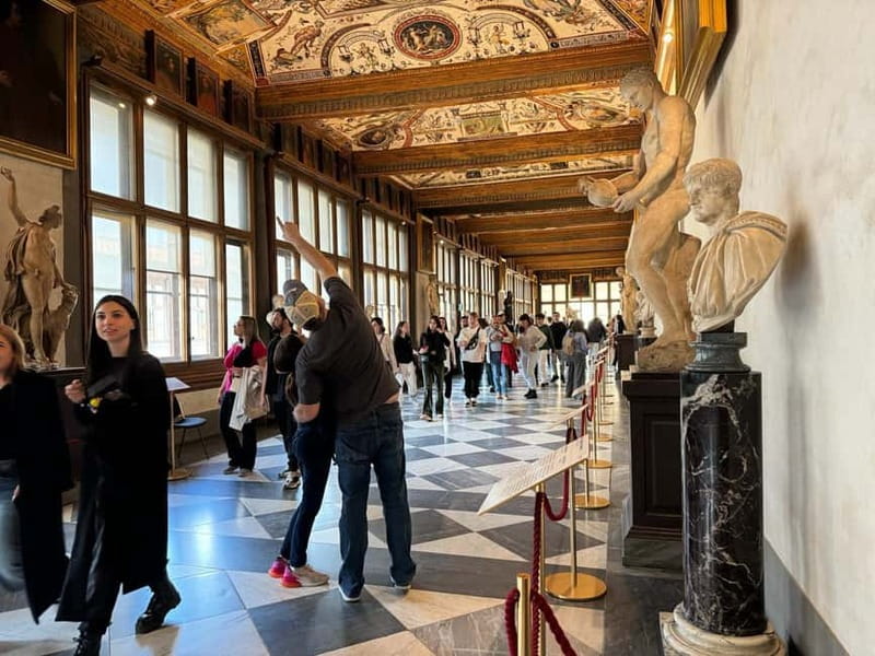 Florence: Uffizi Gallery Timed Entry Ticket & Audio Guide - Finding the host by the Leonardo statue