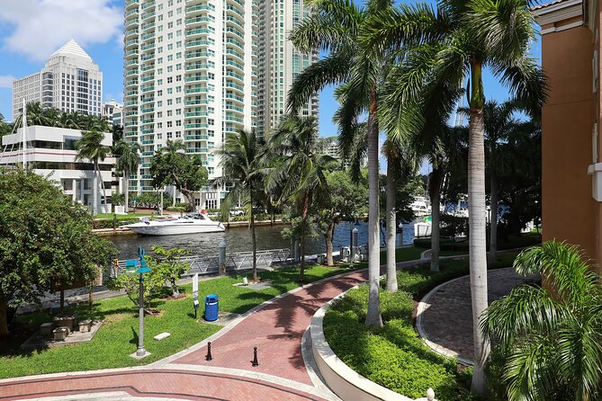 Fort Lauderdale Riverwalk Self-guided Audio Walking Tour - Starting at Las Olas and finding your bearings