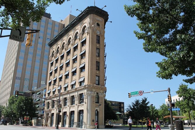 Fort Worth Scavenger Hunt and Sights Self-Guided Adventure - Riddles, signs, and creative photo tasks