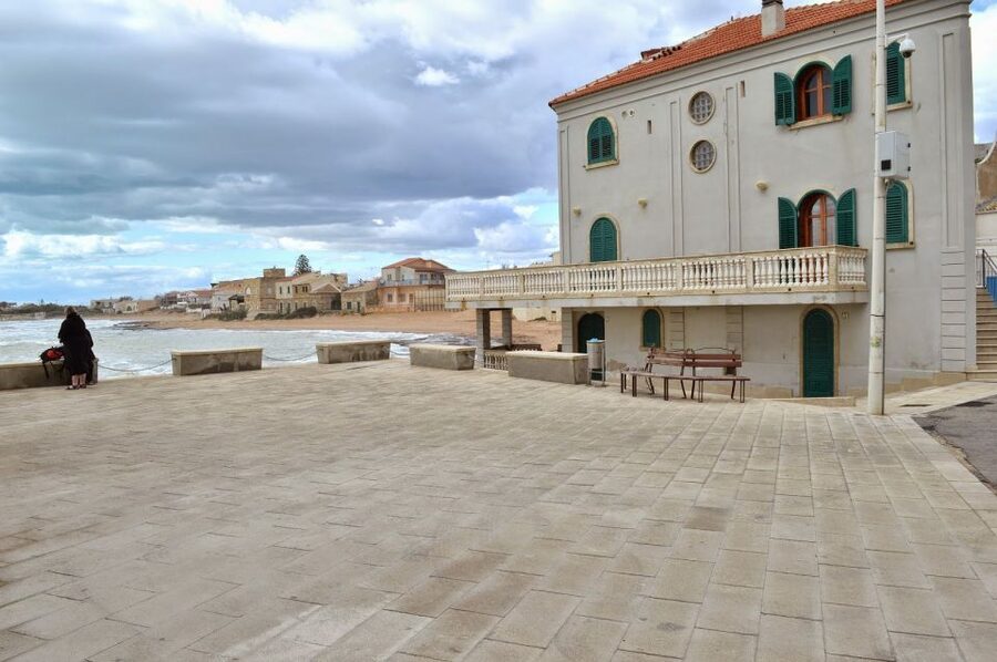 From Catania: Inspector Montalbano Day Tour with Audio Guide - Starting near Catania’s Duomo Square