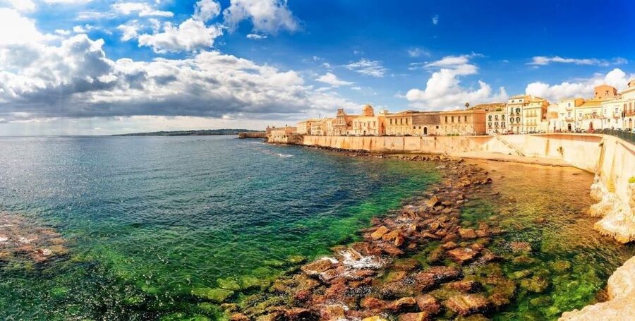 From Catania: Siracusa, Ortigia, Noto audio-guided tour - Three Sicilian chapters in one long day