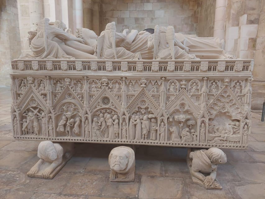 From Lisbon: Alcobaça & Óbidos Self-Guided Tour - Walking the walls and lanes of Óbidos