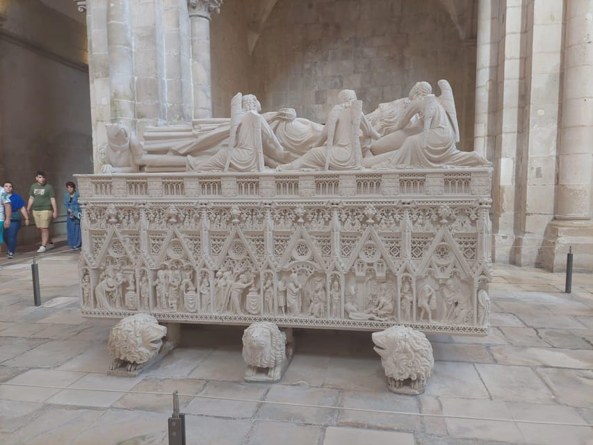 From Lisbon: Alcobaça & Óbidos Self-Guided Tour - The churches worth seeking out