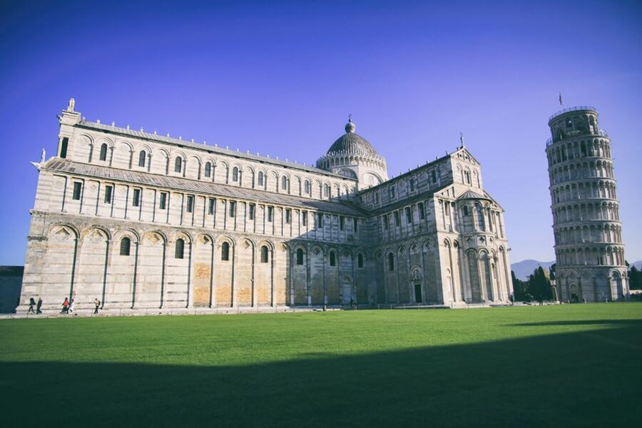 From Lucca to Pisa: Self-Guided Bike Tour - Leaving Lucca through the Tuscan countryside