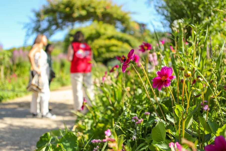 From Paris: Giverny Day Trip with Audio Guide or Live Guide - Should You Book This Giverny Trip?
