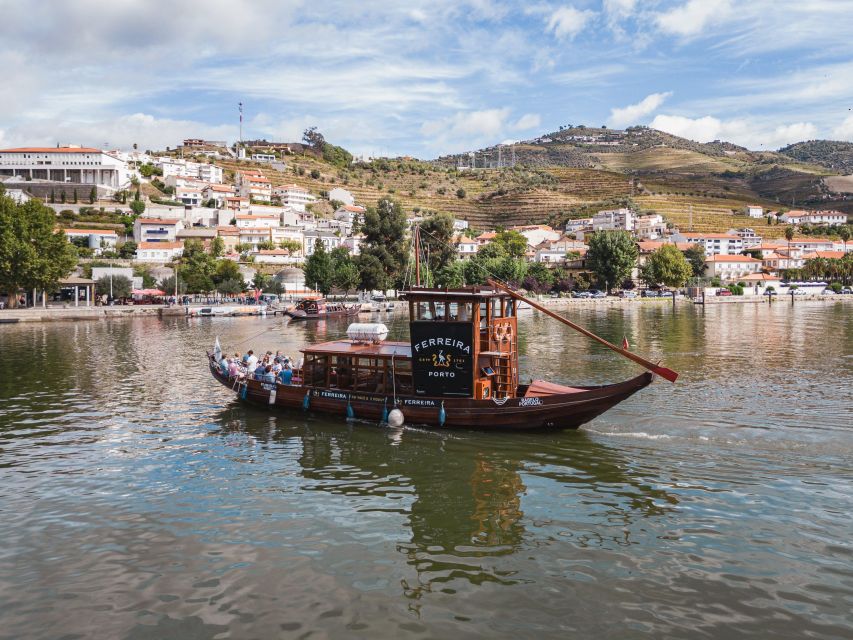 From Pinhão: Douro Valley Rabelo Boat Tour with Audio Guide - What You See at Quinta das Tecedeiras and Quinta das Carvalhas