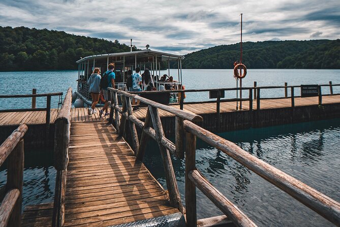 From Split: Self-Guided Plitvice Lakes Day Tour with Boat Ride - Guides, communication, and the self-guided choice
