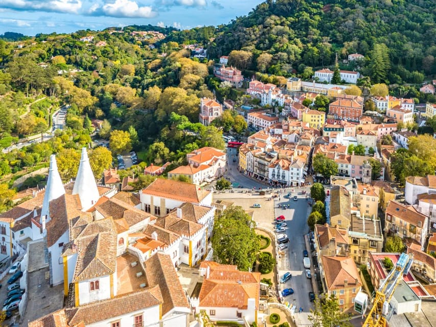 From/To Lisbon: Sintra Hop-on Hop-off Tickets + Audio Guide - What the English audio guide adds