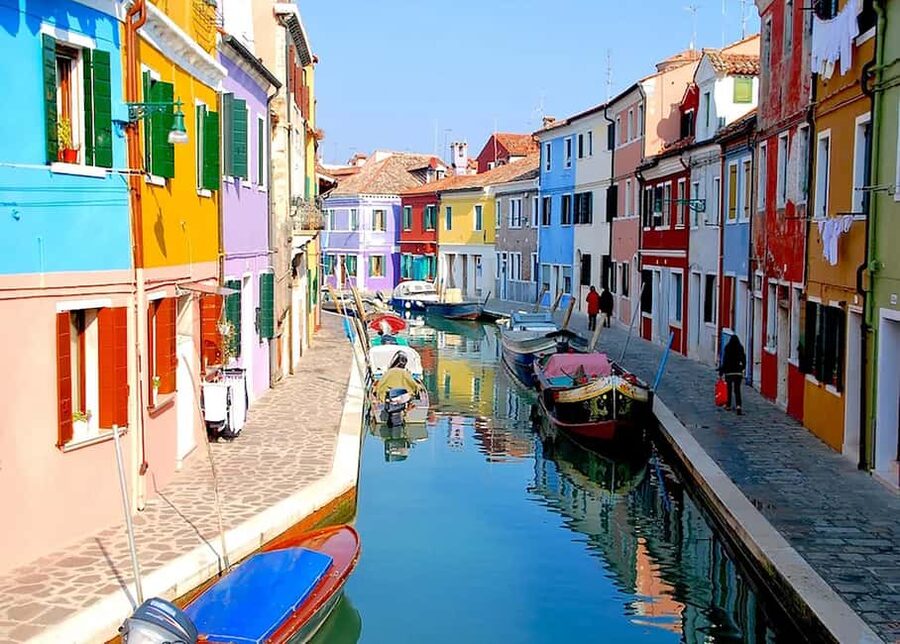From Venezia: Murano, Burano, and Torcello Self-Guided Tour - Burano’s painted streets and lace tradition