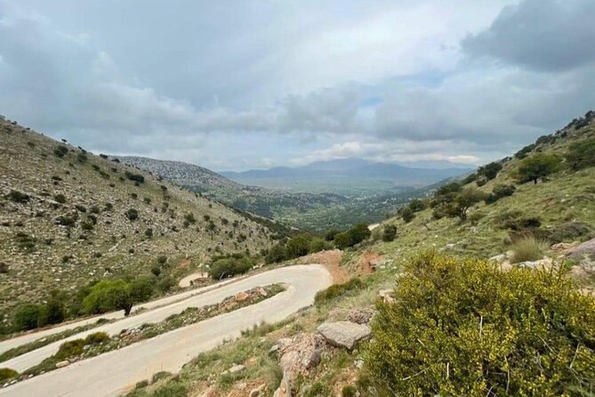 Full-Day 4x4 Self-Drive Safari in East Crete with Lunch - The role of the guides and the convoy