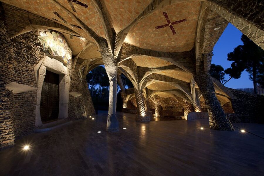 Gaudi's Crypt in Colonia Güell with Audioguide - The models that show the church that never rose