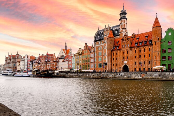 Gdansk Scavenger Hunt and Highlights Self Guided Audio Tour - Mariacka Street and the final stretch