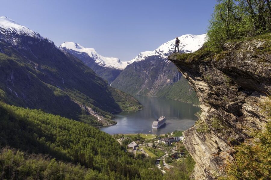 Geiranger: Bus Tour with Multilingual Audio Guide - Why This Short Geiranger Tour Works