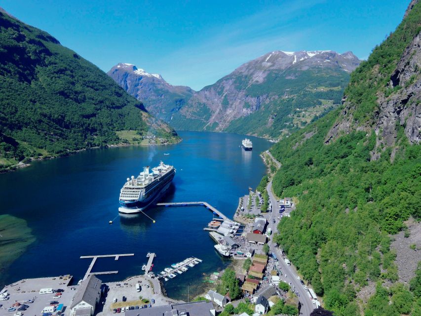 Geiranger: Bus Tour with Multilingual Audio Guide - Through Geiranger and Up the Eagle Road