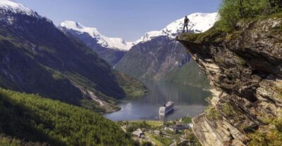 Geiranger: Bus Tour with Multilingual Audio Guide