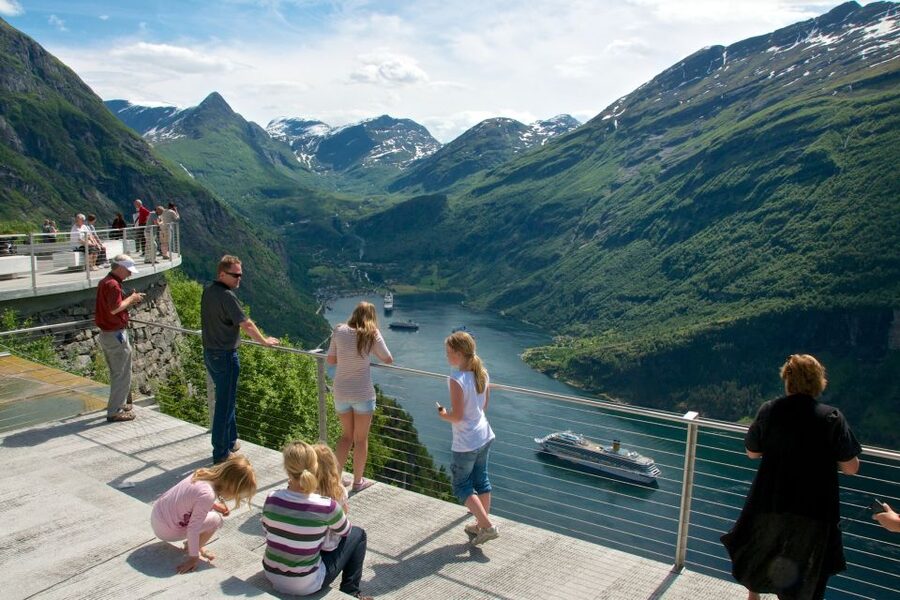 Geiranger: Bus Tour with Multilingual Audio Guide - Who Should Book This Bus Tour?