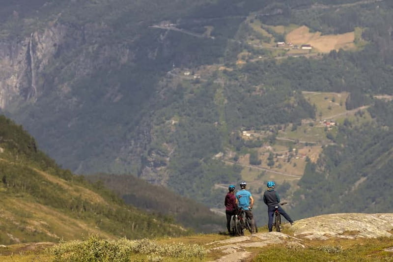 Geiranger Fjord: Downhill Self-Guided Bike Tour - A downhill ride with no guide beside you