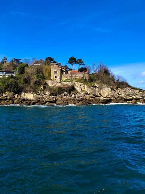 Get to know Hondarribia by sea. Audio-guided boat tour - Puerto Veteranos at the Bidasoa River Mouth