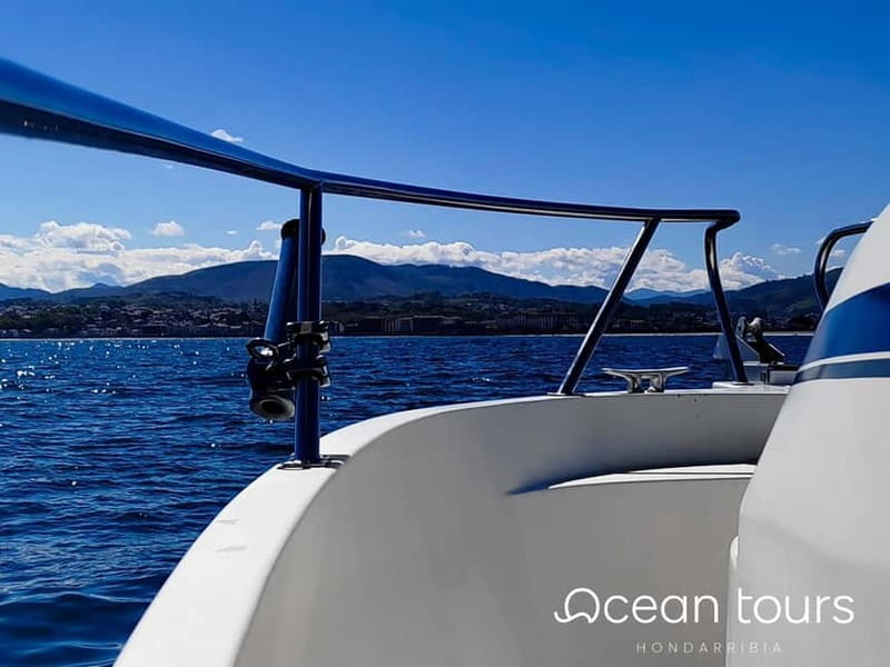 Get to know Hondarribia by sea. Audio-guided boat tour - What the Skipper Adds to the Audio Guide