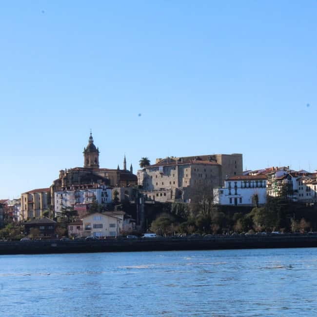 Get to know Hondarribia by sea. Audio-guided boat tour - El Puntal and the Fishing Side of Town