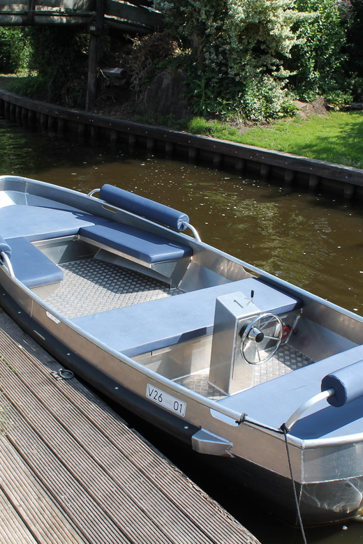 Giethoorn: Self-Drive Boat Rental for up to 8 People - Key points at a glance