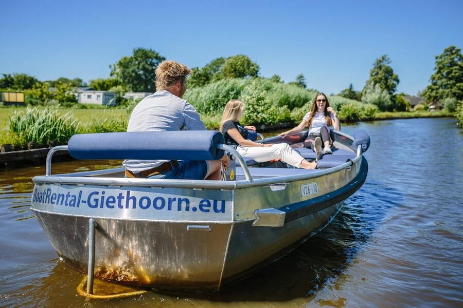 Giethoorn: Self-Drive Boat Rental for up to 8 People - Starting at Zuiderpad 14a
