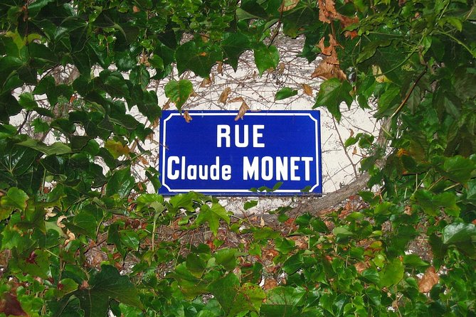 Giverny and Monet's House Half Day Trip from Paris Guide or Audio - Crowds, Timing, and the Best Season