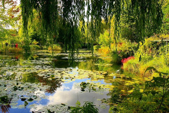 Giverny & Monet's House Audio Guided Half-day Tour from Paris - The Clos Normand garden and flower beds