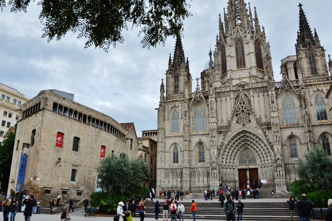 Gothic Quarter Barcelona Tour with Audioguide - Churches and medieval streets in the Gothic Quarter