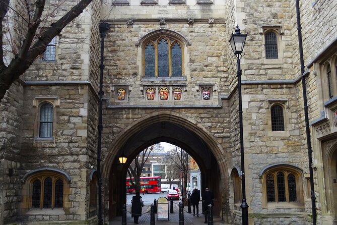 GRAILTRAIL: Quest for the Holy Grail (Self-Guided Adventure Walk) - Reading London as a clue board