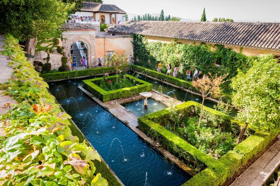 Granada: Alhambra Entry Ticket with Audio Guide - How the audio guide works in real use