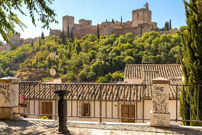 Granada Scavenger Hunt and Sights Self-Guided Tour - Timing is flexible, but plan for about two hours
