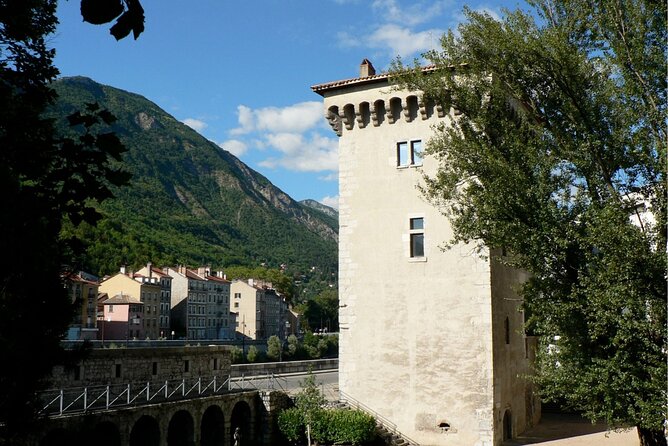 Grenoble Scavenger Hunt and Sights Self-Guided Tour - Why the self-guided format works