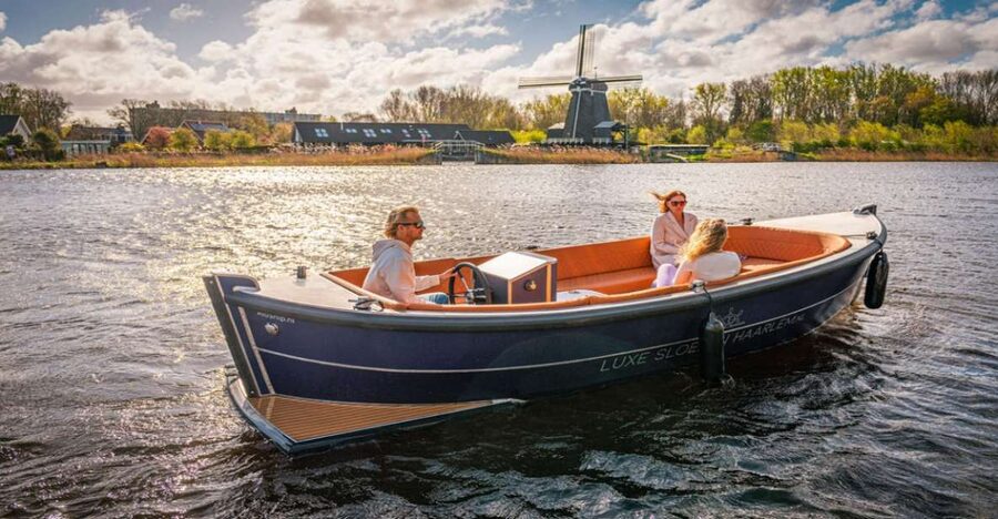 Haarlem: Self-Drive Private Electric Boat Rental - Choosing between city canals and nearby nature