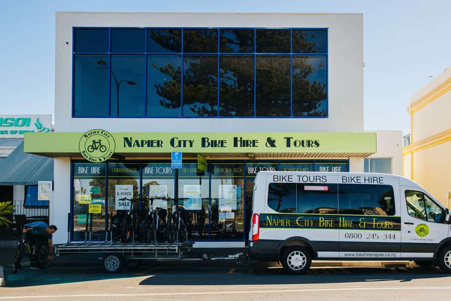 Hawke's Bay: Self Guided Coast to Vineyards Cycle Tour - Four wineries, four different ways to finish