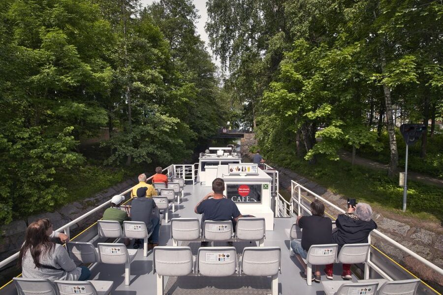 Helsinki: Sightseeing Canal Cruise with Audio Commentary - Island views around Vasikkasaari and Santahamina