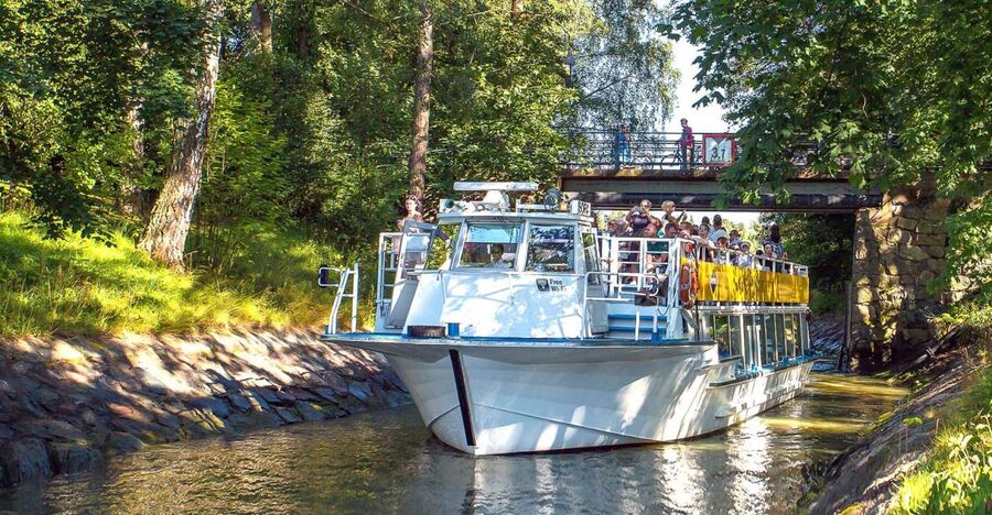 Helsinki: Sightseeing Canal Cruise with Audio Commentary - Choosing your seat for the best views