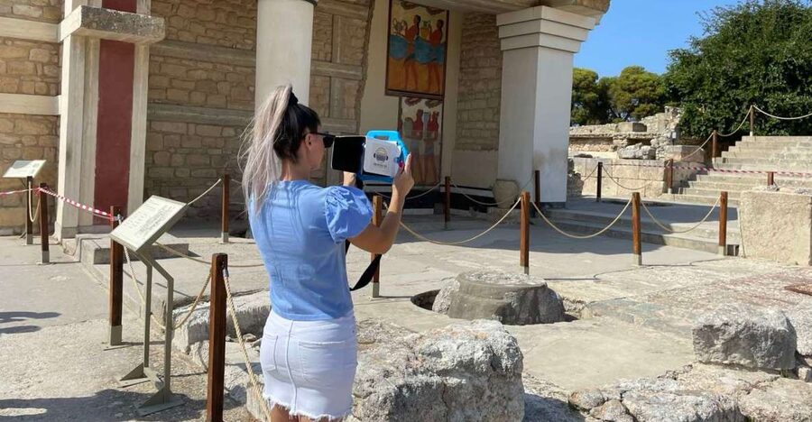 Heraklion: Palace of Knossos 3D Virtual Audio Tour by Tablet - Following the self-guided route through Knossos