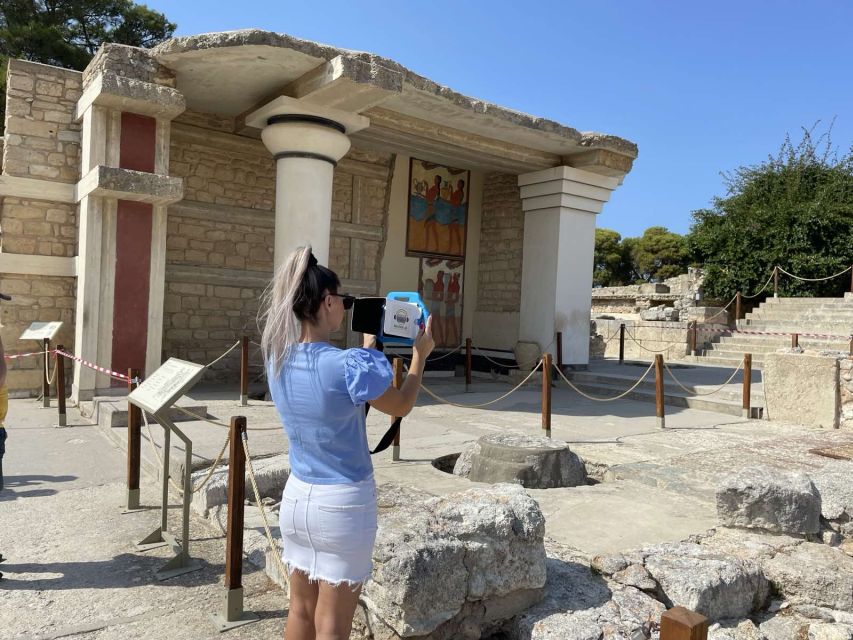 Heraklion: Palace of Knossos 3D Virtual Audio Tour by Tablet - Comparing the ancient palace with the ruins