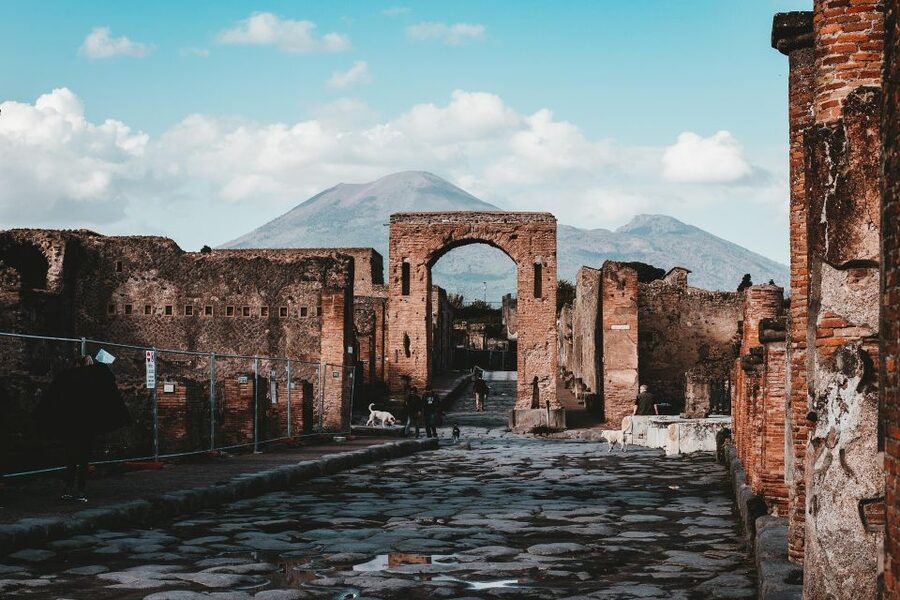 Herculaneum and Pompeii in one day: Audioguides + Tkts (art) - What the audioguide does well, and where it falls short