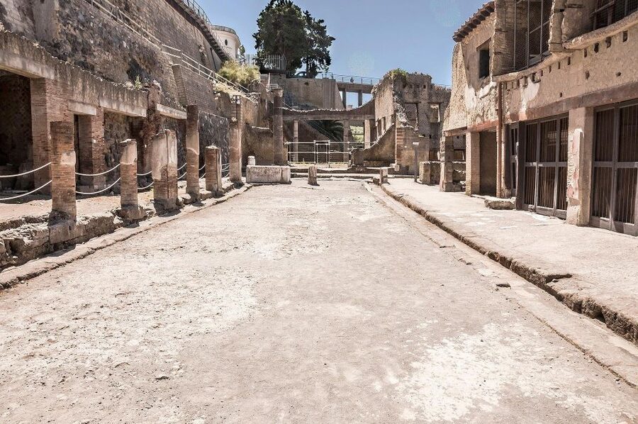 Herculaneum: Skip-the-Line Entry Ticket with Audio Guide - The First View Into the Buried City